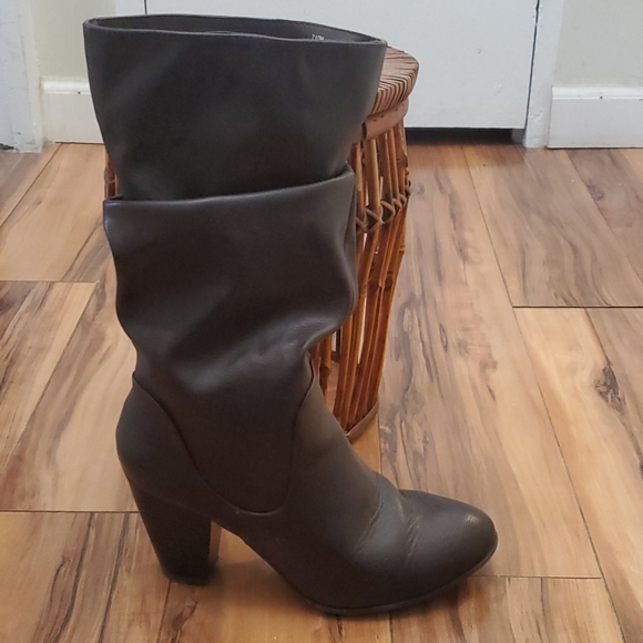 Scrunched brown boots - Picture 5 of 7